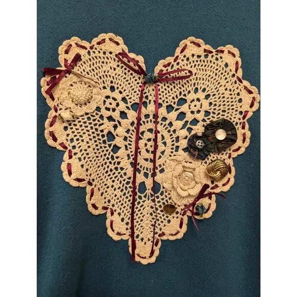 Vintage Fruit of the Loom Crew Neck Sweatshirt‎ Doily Heart & Buttons - Picture 2 of 4